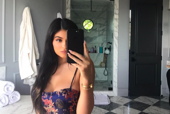 Kylie Jenner Elle Enflamme La Toile Avec Son Shooting Topless 