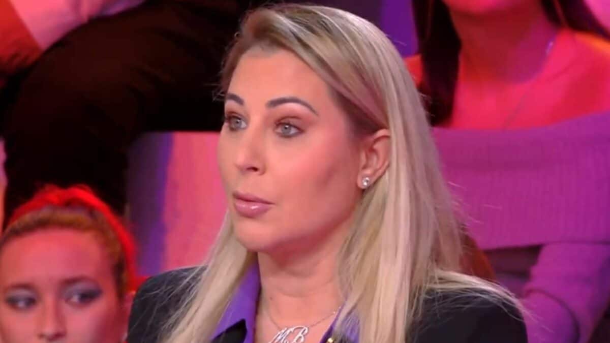 Ma petite sœur s est fait arnaquer par Maeva Ghennam une chroniqueuse de TPMP s en prend à