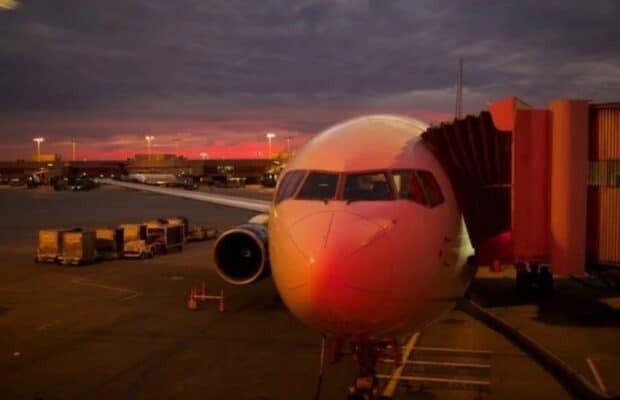 8 passagers afro-américains débarqués d’un avion pour "odeur corporelle offensive"