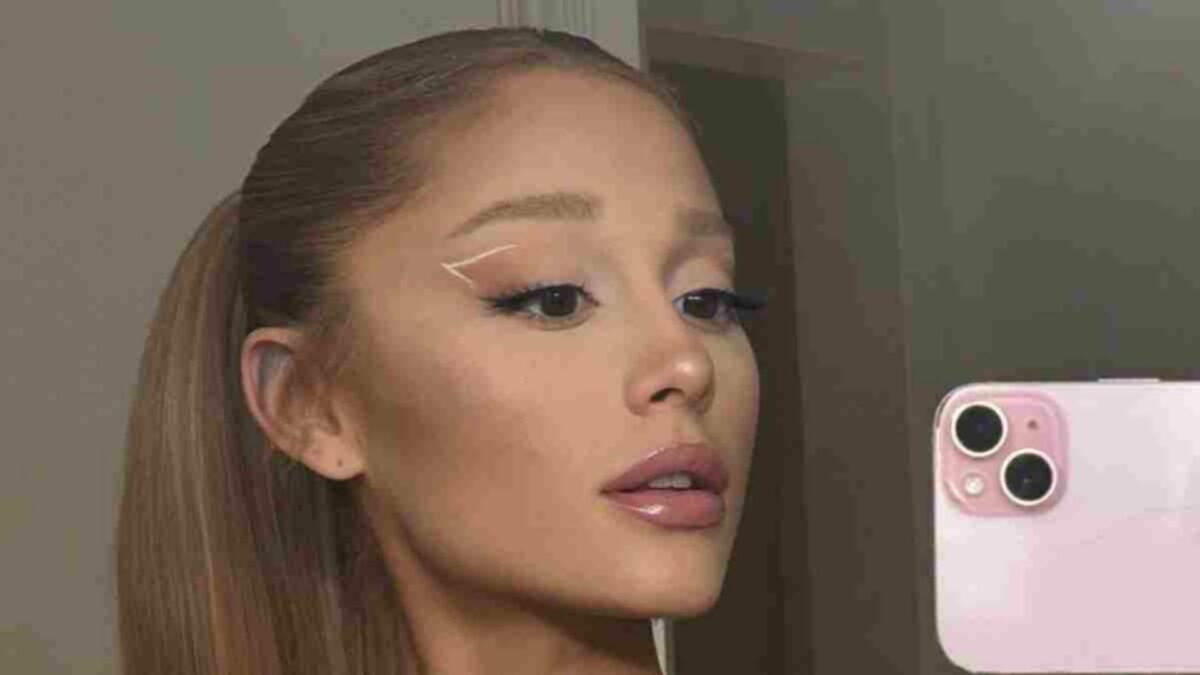 TikTok : l’astuce pour reproduire à la perfection le trait d’eyeliner d’Ariana Grande