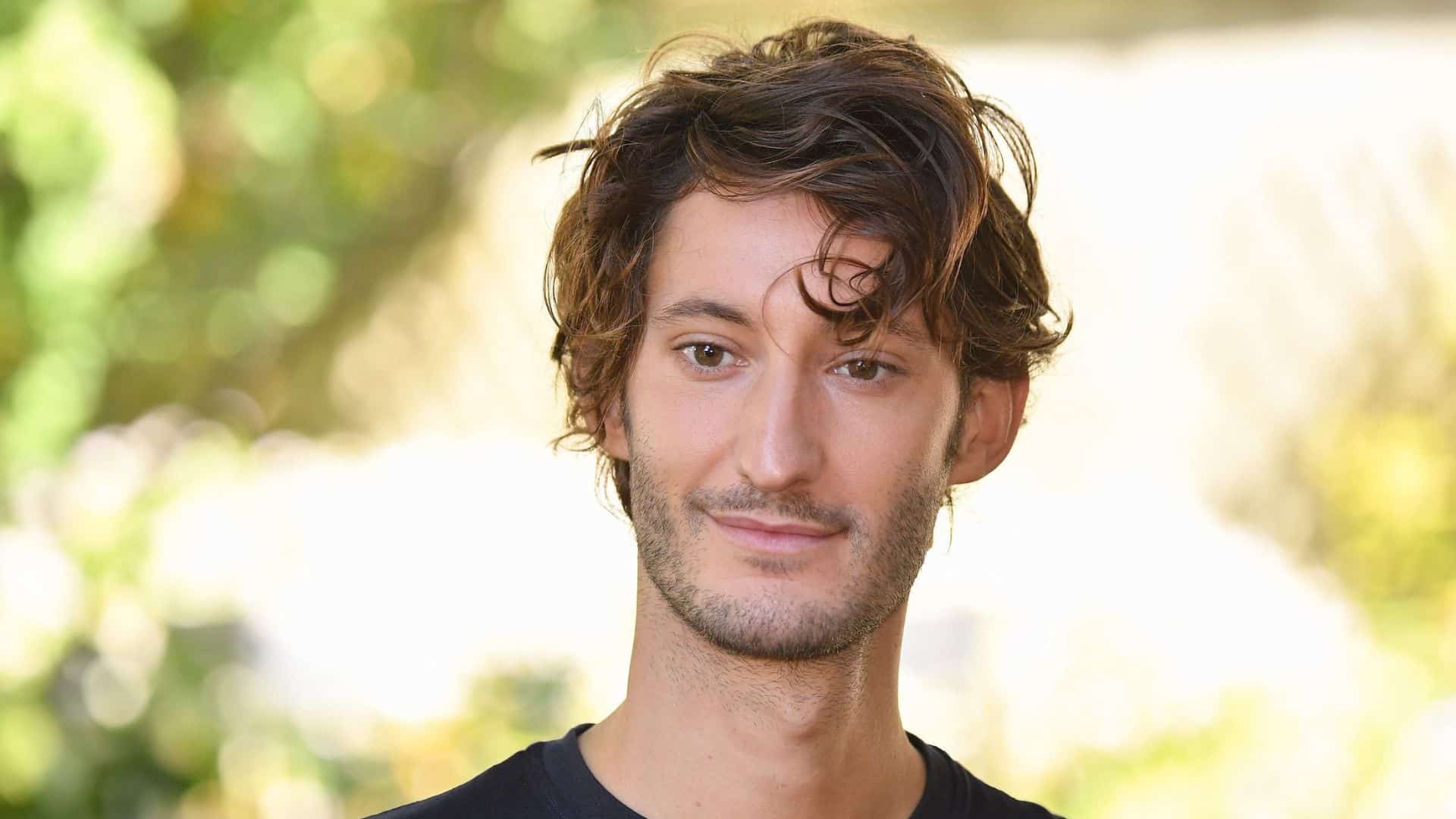 Pierre Niney : le comédien vient d’apprendre qu’il a une cousine tout aussi célèbre que lui