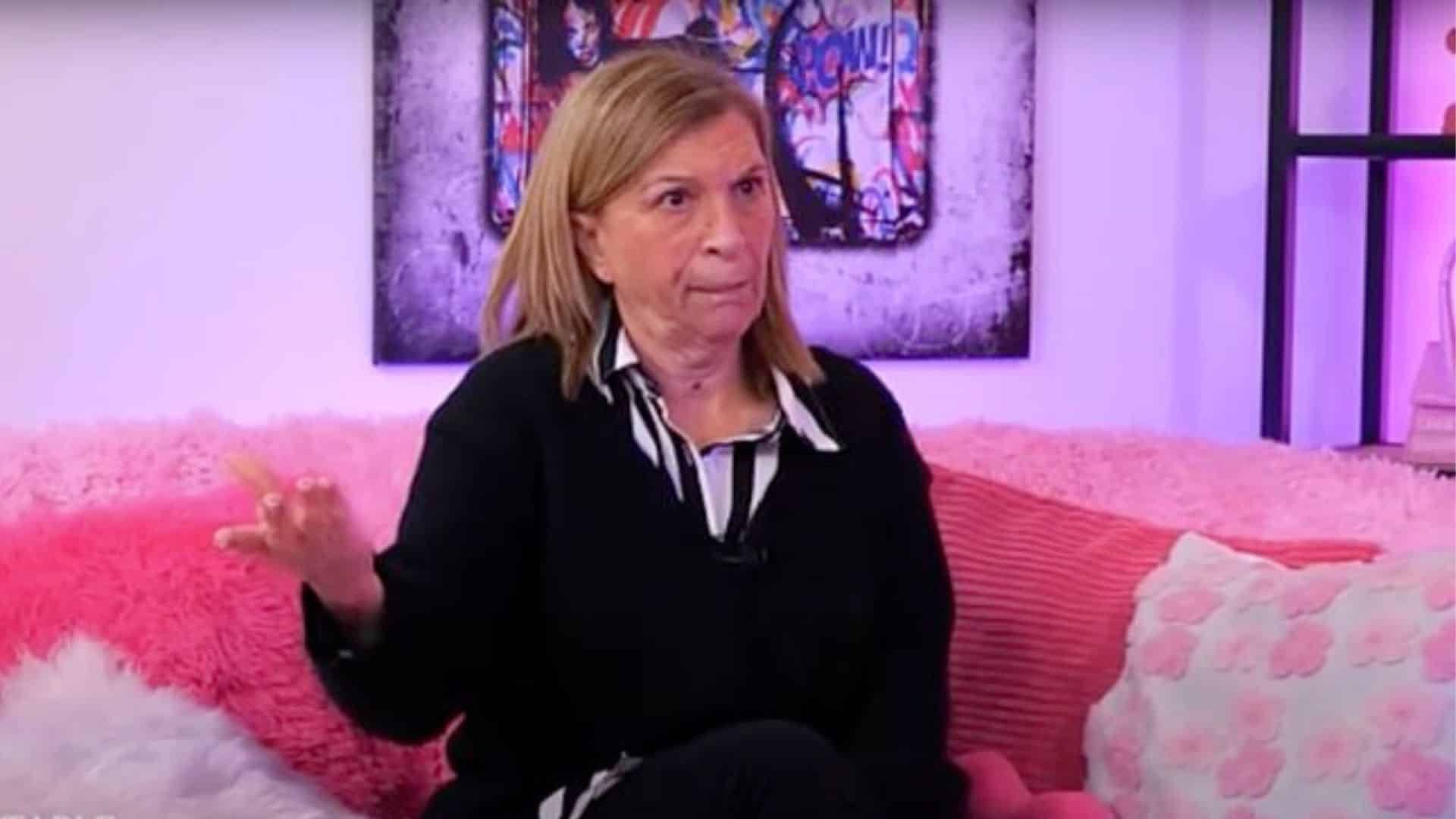 Linda (Les Cinquante) : ruinée après avoir tout perdu aux jeux d'argent, elle s'exprime en larmes