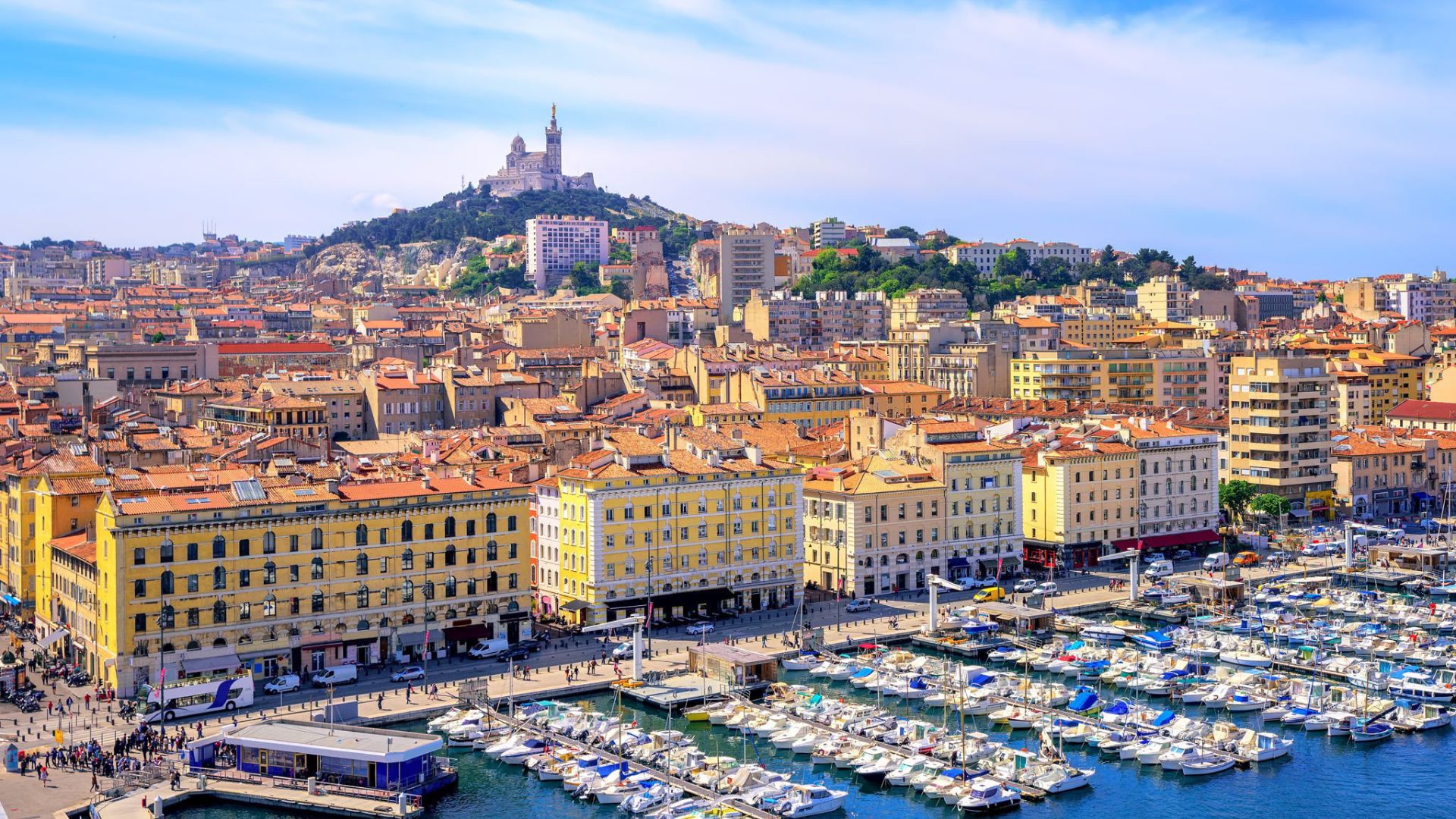 Marseille : un homme se fait voler sa montre, il se venge en écrasant les voleurs