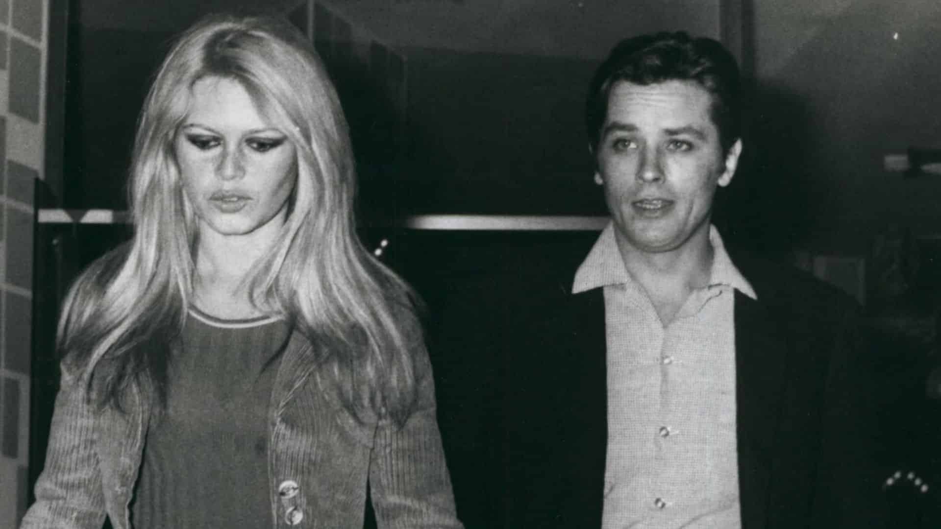 Brigitte Bardot : elle revient sur ses mots échangés avec Alain Delon lors de leur première rencontre