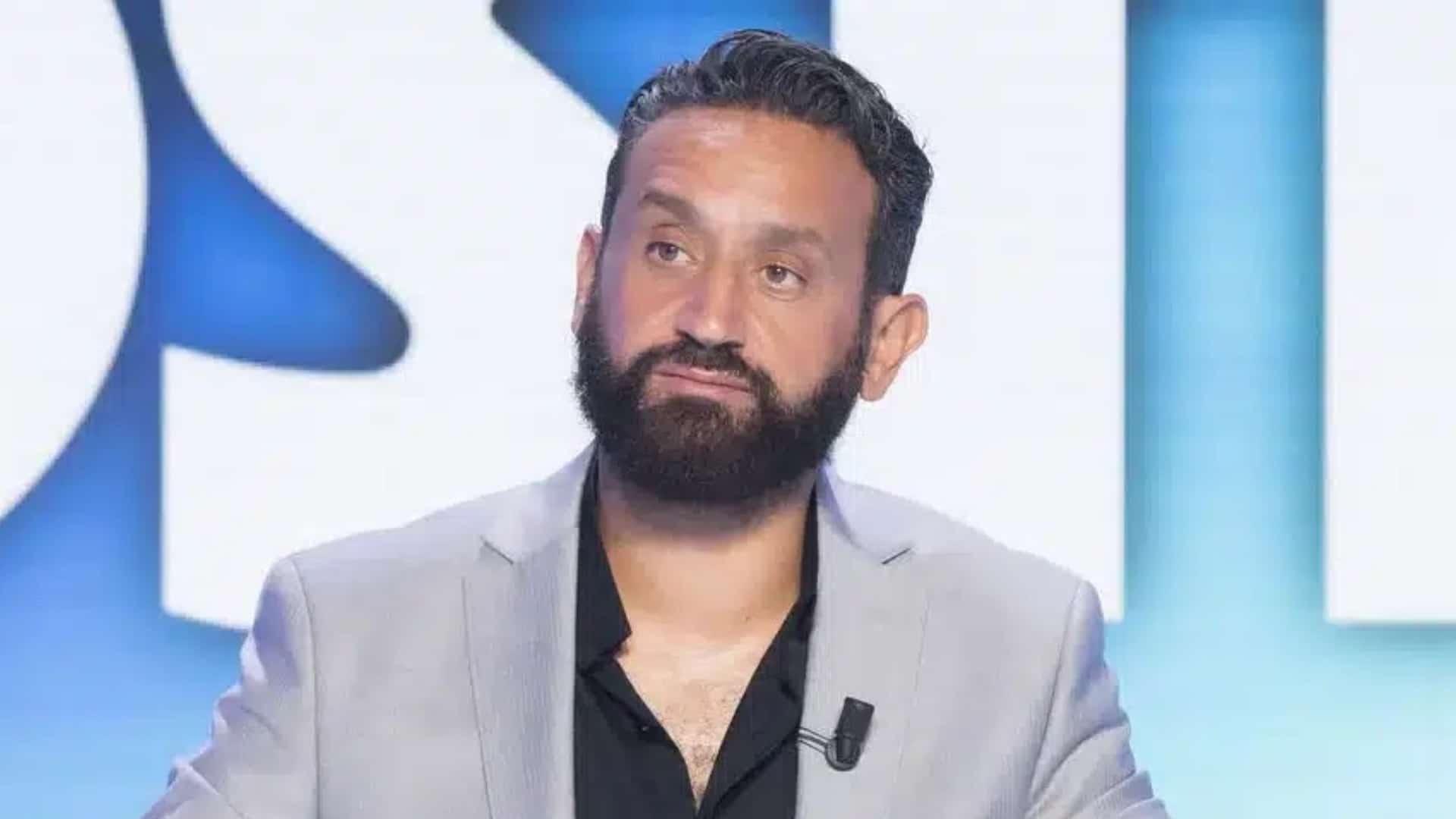 Cyril Hanouna : bientôt privé d’antenne, il provoque l’Arcom et annonce saisir la justice