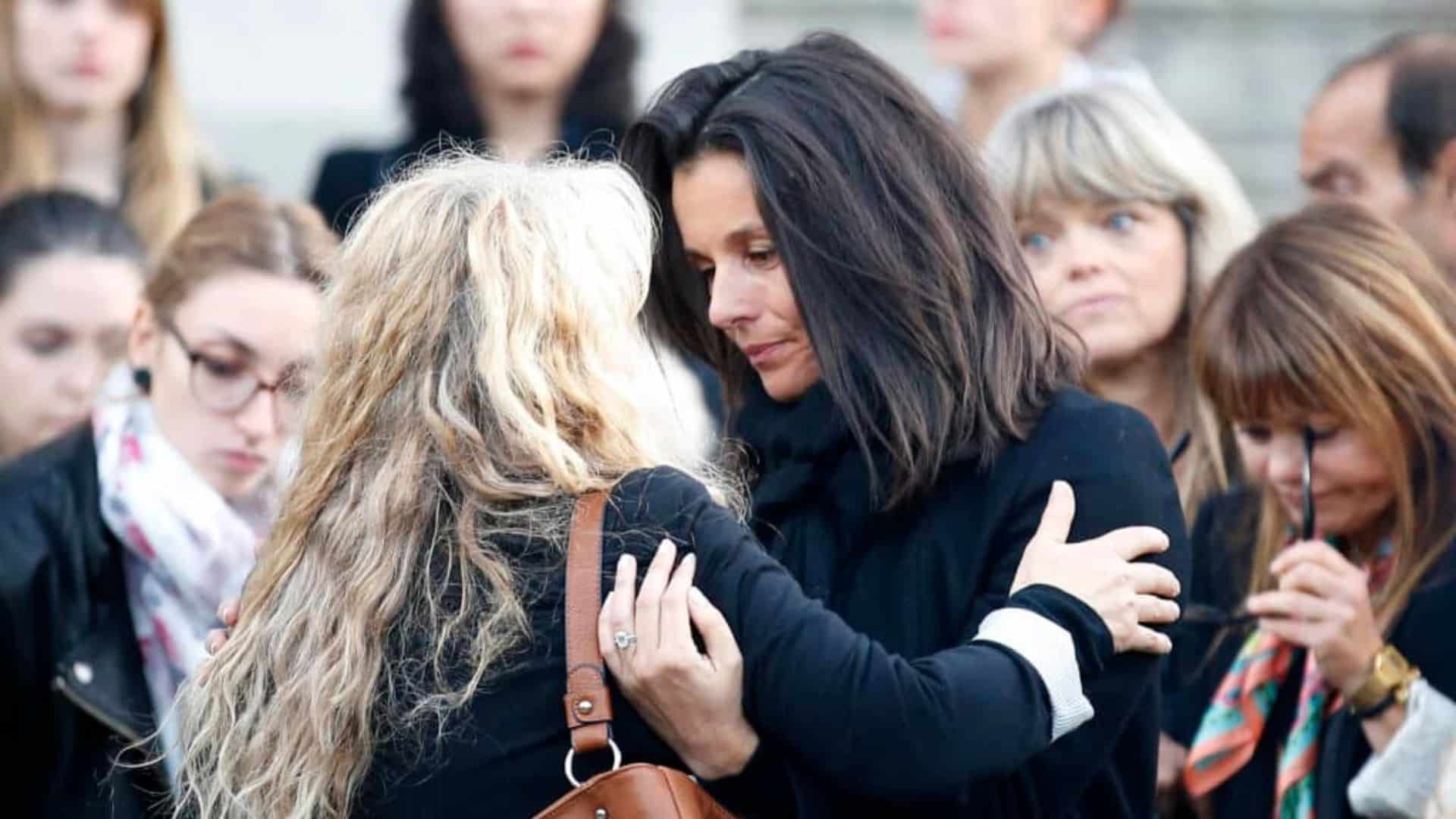 Faustine Bollaert : le coeur en miettes après la perte de son ami, elle laisse un cadeau sur sa tombe