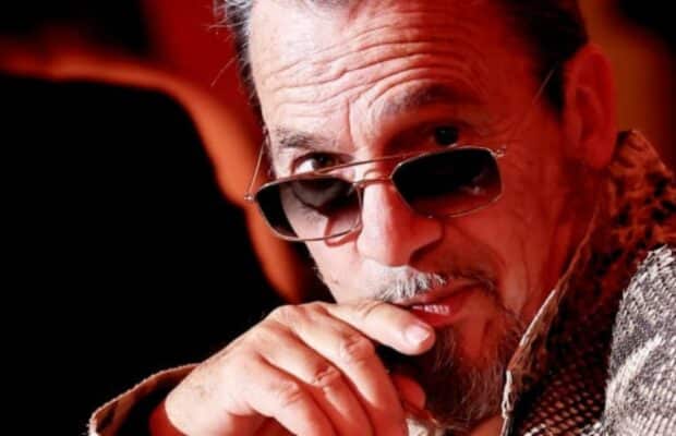 Florent Pagny : le chanteur atteint du cancer explique pourquoi il peut porter du python ou du croco