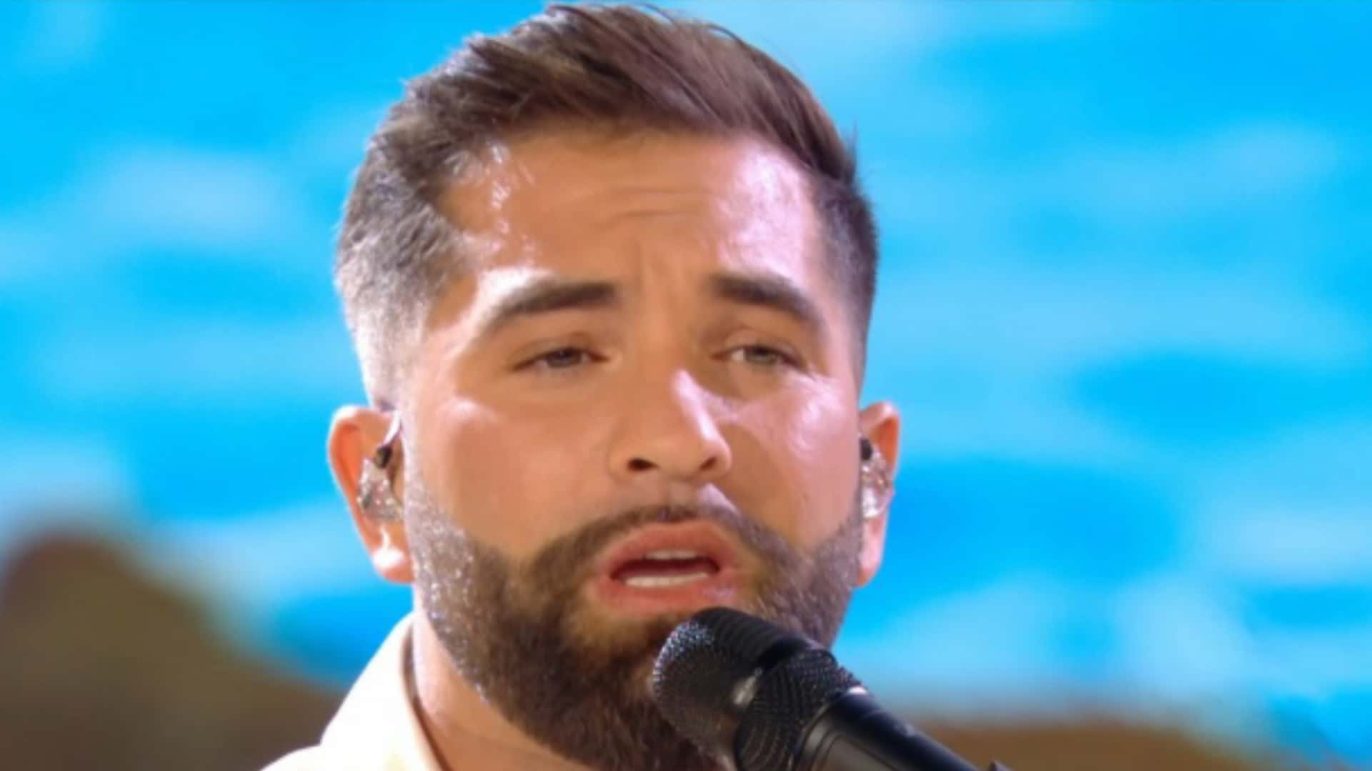 Kendji Girac : le chanteur fait sa première apparition depuis l’accident