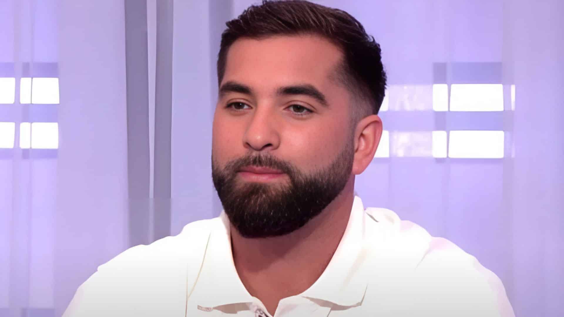 Kendji : le chanteur revient sur son enfance au sein de la communauté gitane 