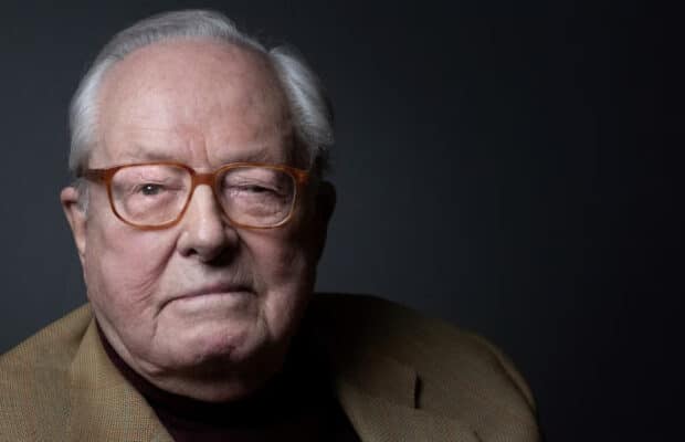 Décès de Jean-Marie Le Pen : sa tombe vandalisée à coups de masse