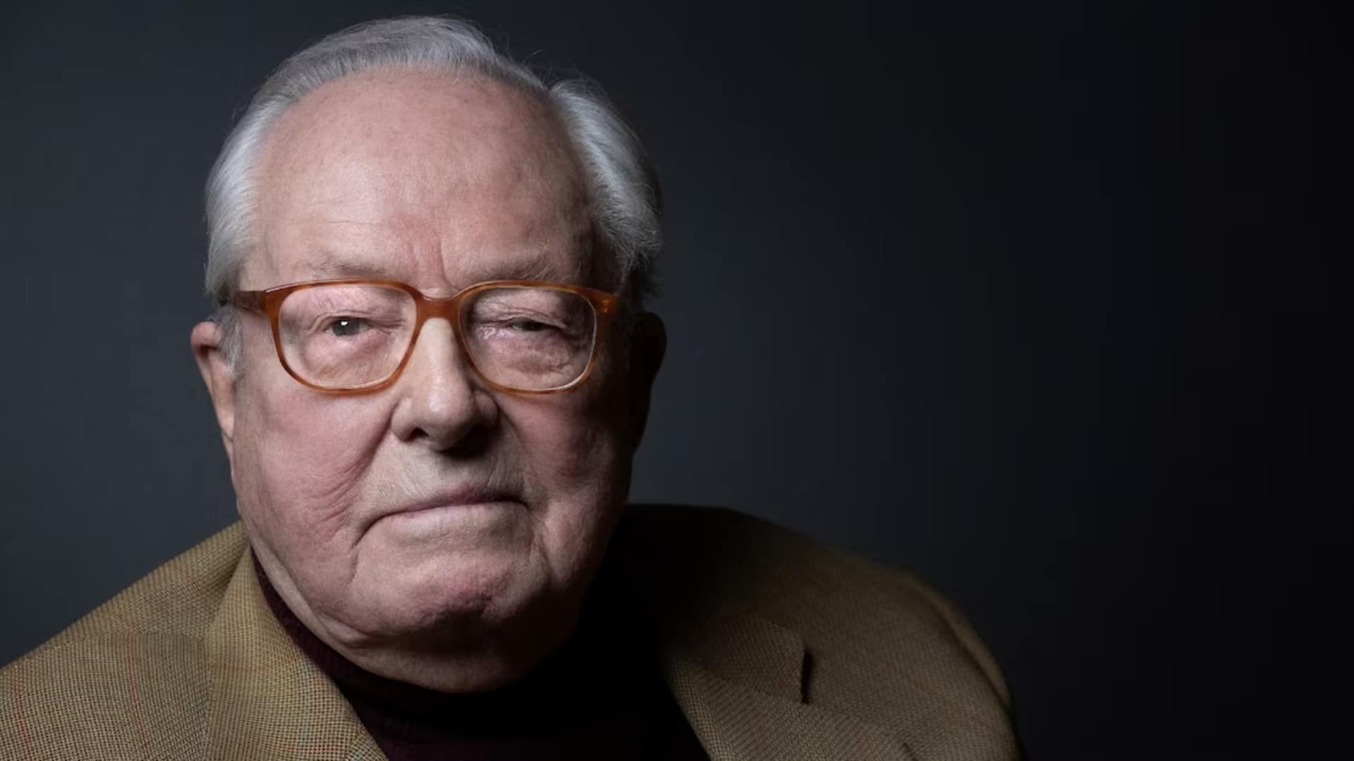 Décès de Jean-Marie Le Pen : sa tombe vandalisée à coups de masse