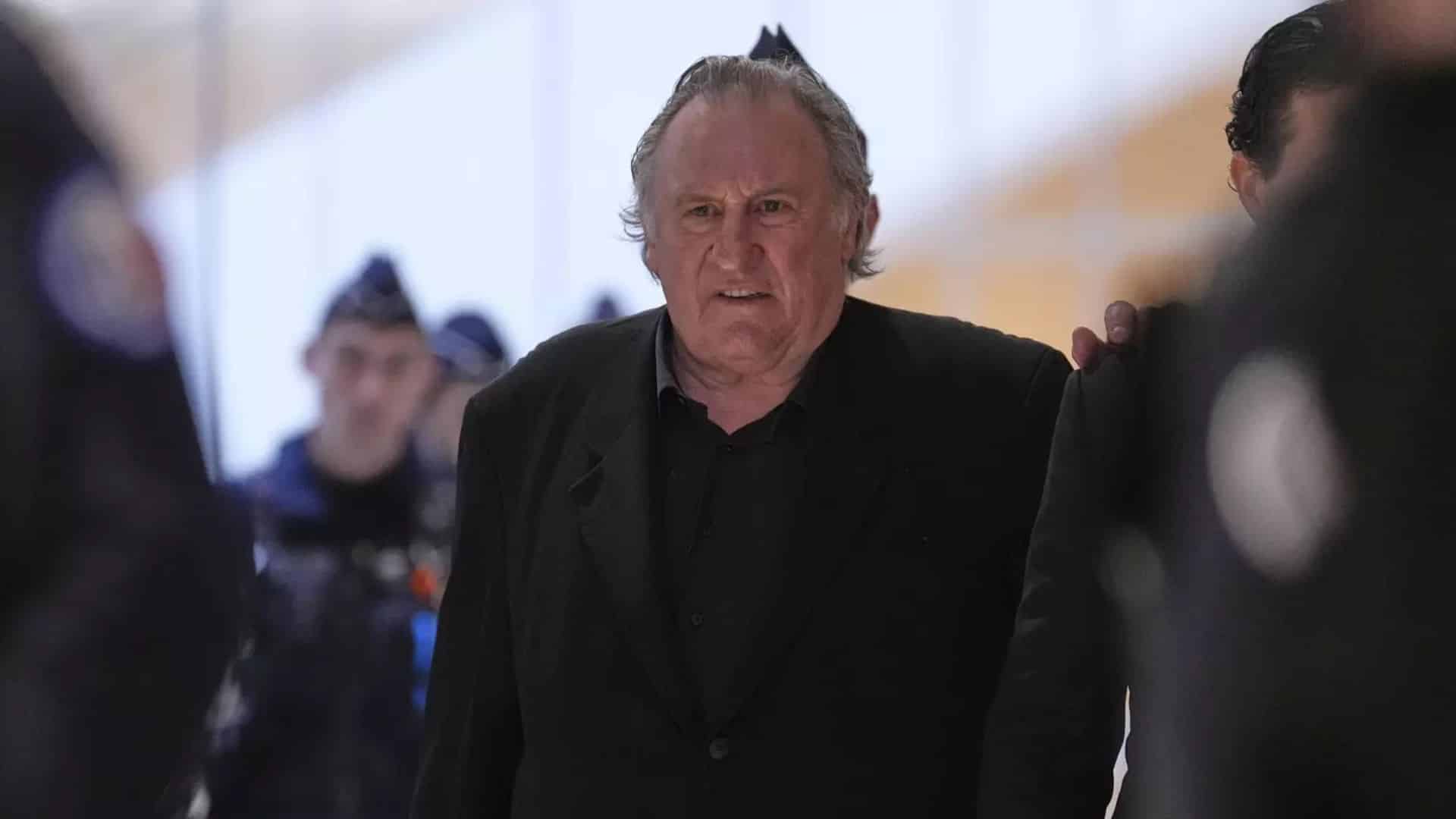 Jugement de Gérard Depardieu : on sait pourquoi il n’est pas assis sur un siège du tribunal