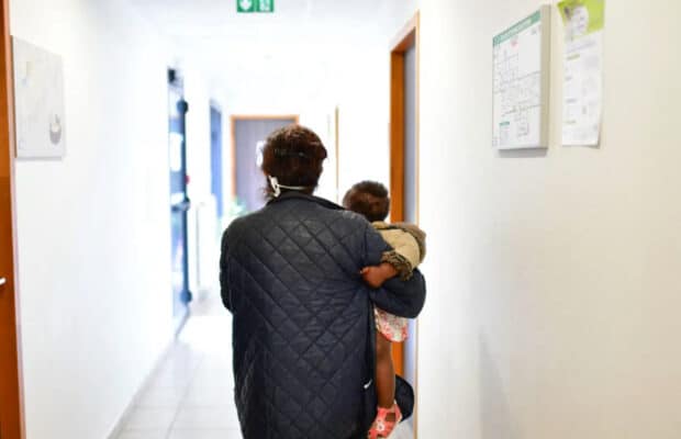 Yvelines : une nounou administre du Toplexil à des bébés pour aller faire ses courses