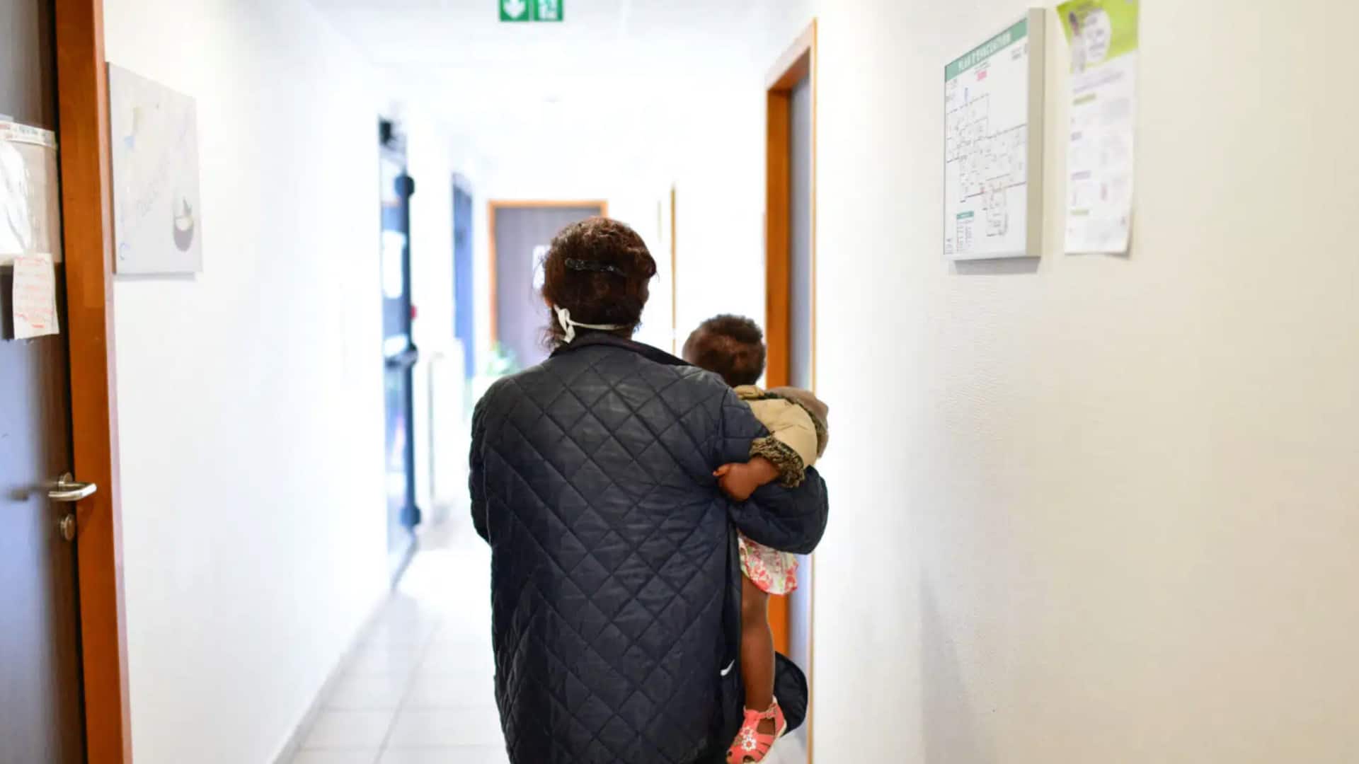 Yvelines : une nounou administre du Toplexil à des bébés pour aller faire ses courses