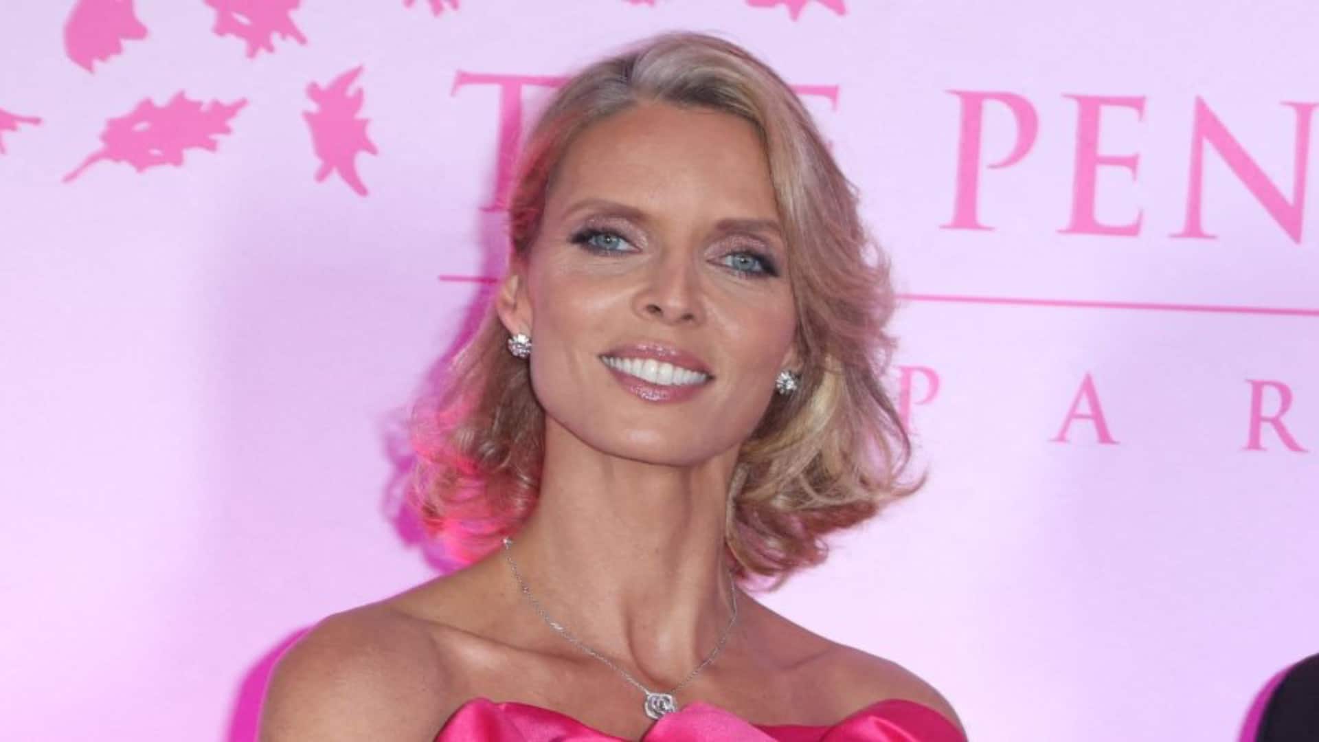 Sylvie Tellier : à 46 ans, elle pose en maillot de bain et au naturel